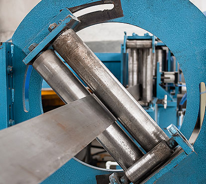 Работа линии для производства штрипса 4х1250