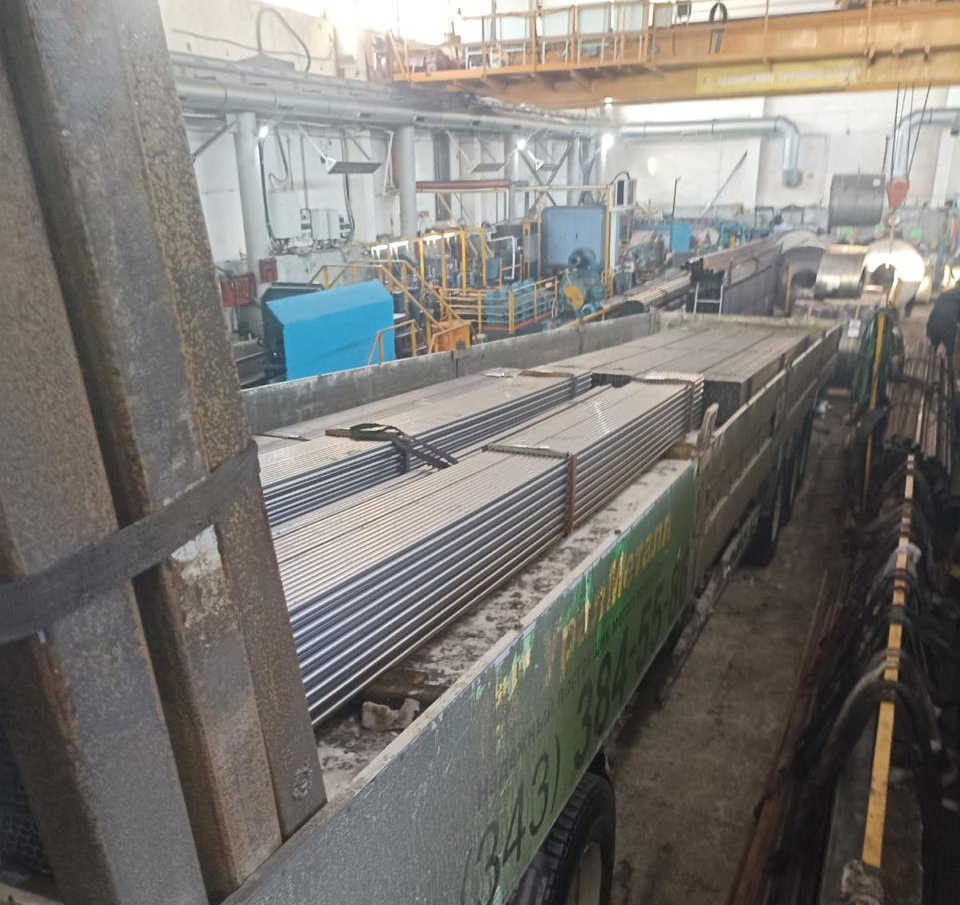 Погрузка готовой продукции с производства ООО «БТЗ» - Фотография 1